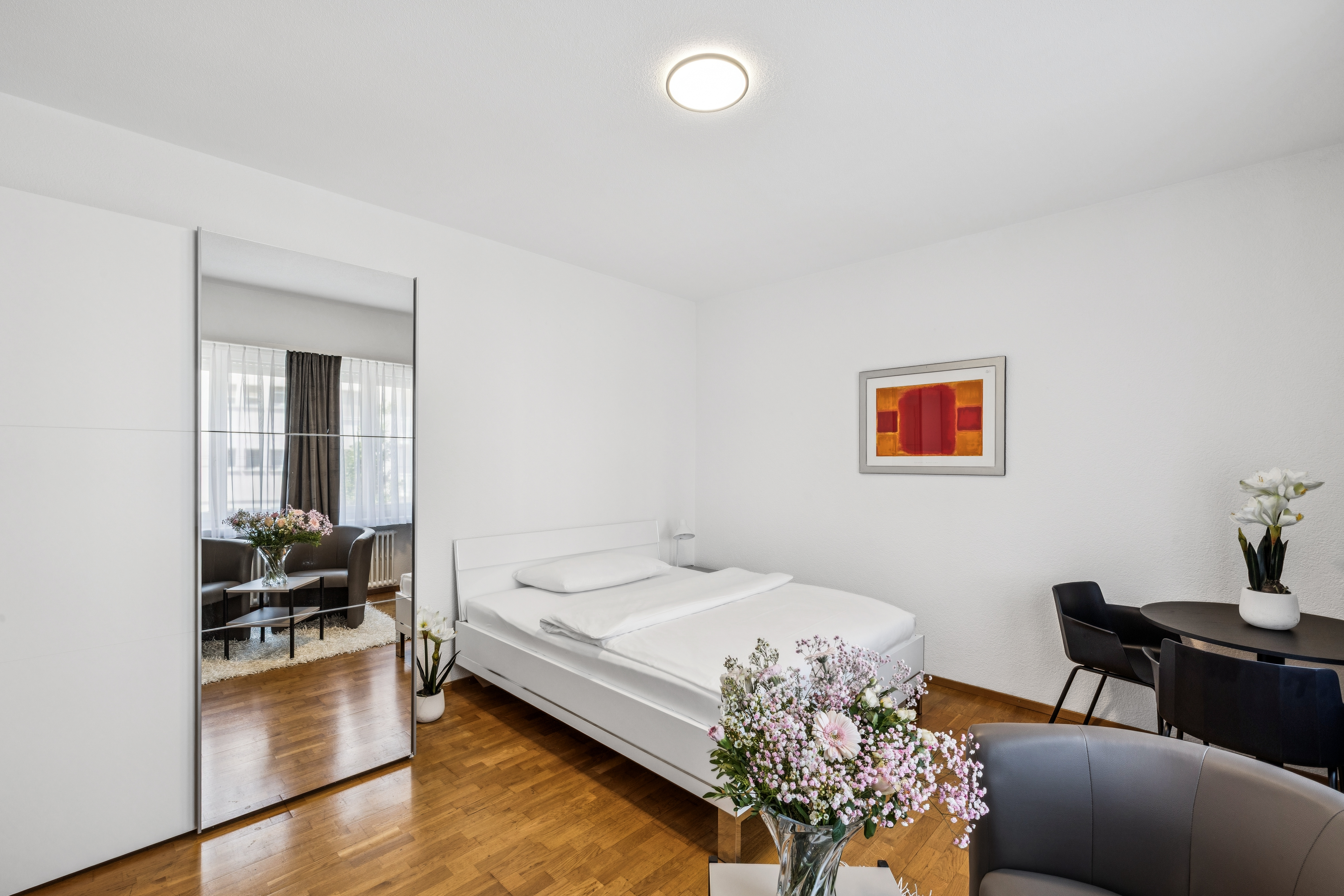 Glandon-apartments-verresius-biel-105jv-schlafzimmer-1