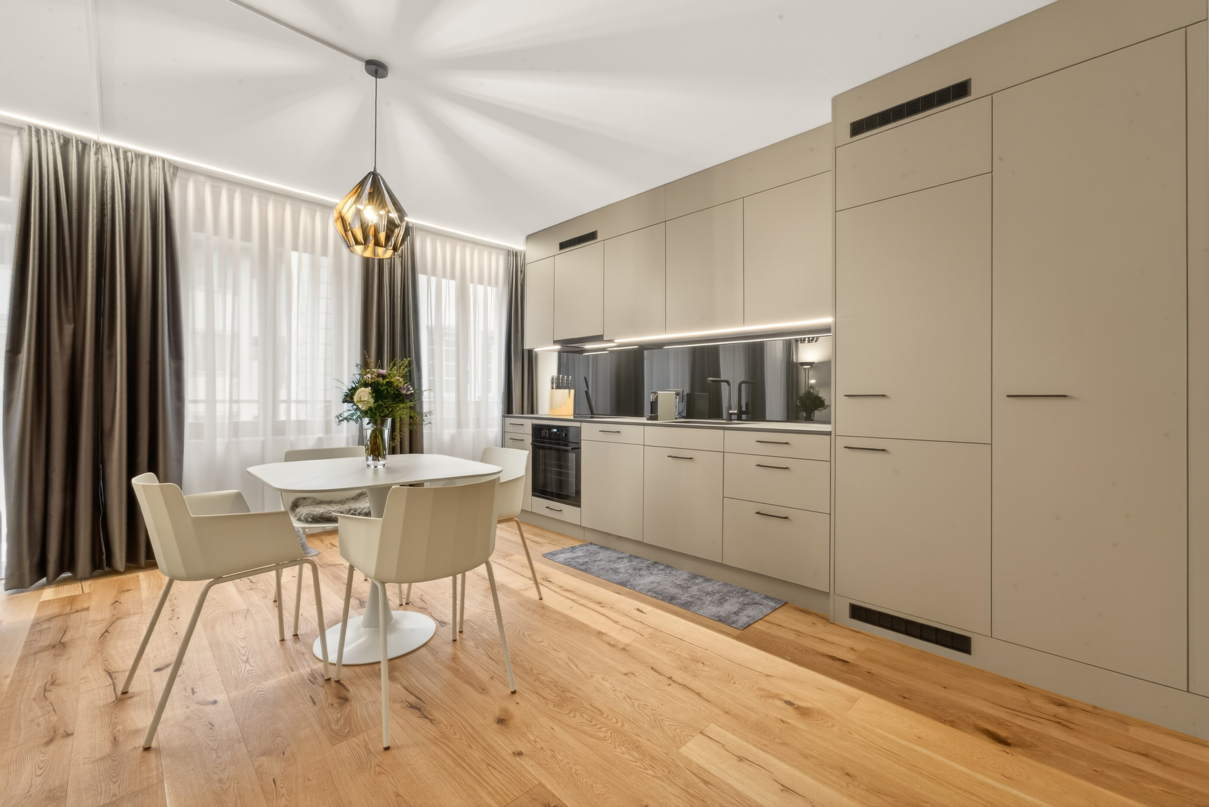 Serviced-apartment-luzern-loewengraben-wohnzimmer-24l-02