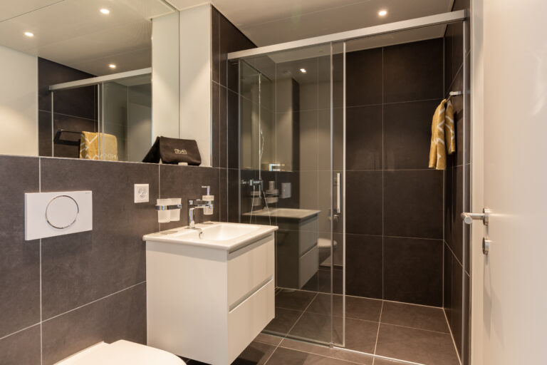 20230808 Guemligen 212GM Badezimmer