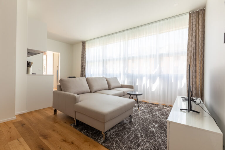 20230808 Guemligen 212GM Wohnzimmer-2