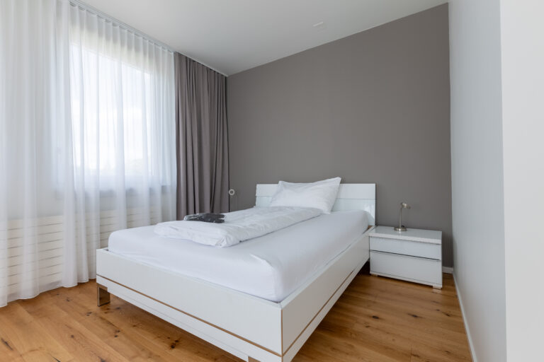 20230811 Guemligen 215GM Schlafzimmer-2