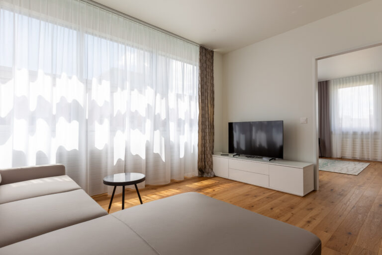 20230811 Guemligen 215GM Wohnzimmer-2