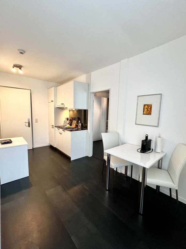 20240131 Union Residence 43R Wohnzimmer