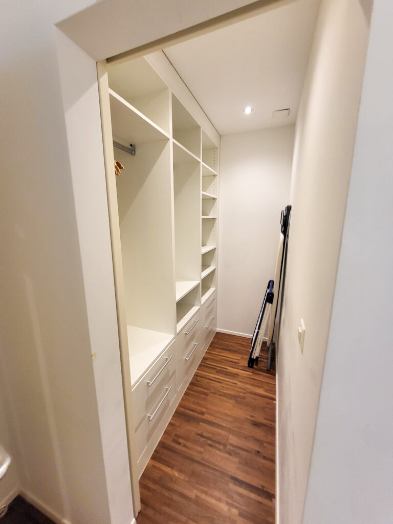 20240710 Wabern 17W Ankleidezimmer