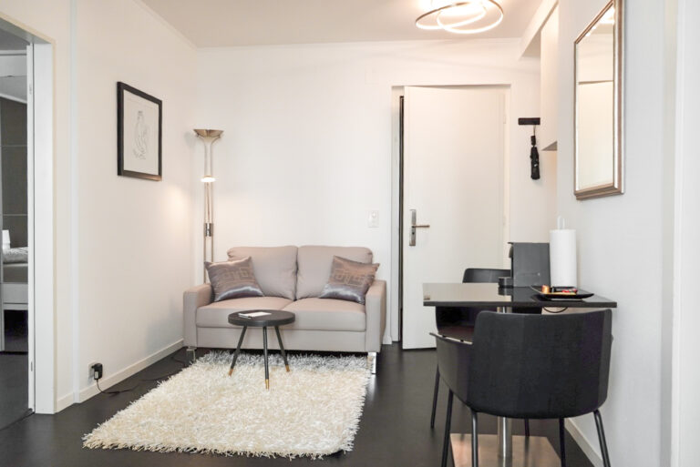 20250407 Union Residence 14R Wohnzimmer 1