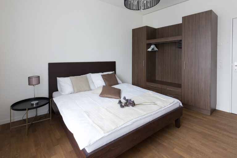 Bett Mit Schrank