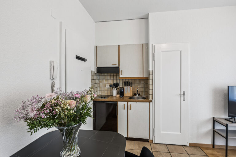 Glandon-apartments-verresius-biel-301jv-kueche-1