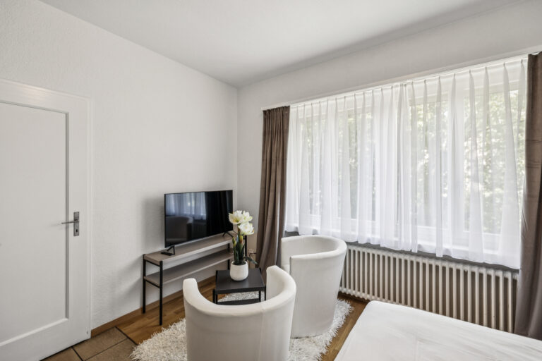Glandon-apartments-verresius-biel-301jv-wohnzimmer-2
