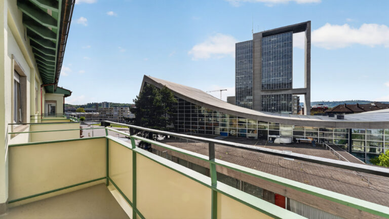 Serviced-apartment-biel-esplanade-balcony-42EP-01