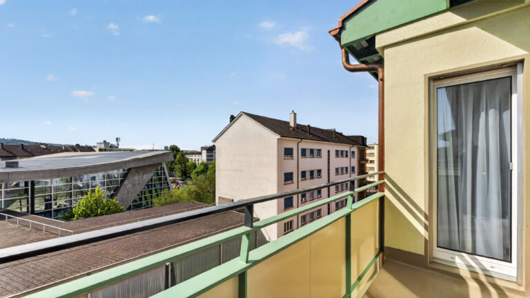 Serviced-apartment-biel-esplanade-balcony-42EP-02