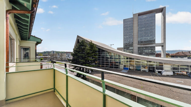 Serviced-apartment-biel-esplanade-balcony-43EP-01
