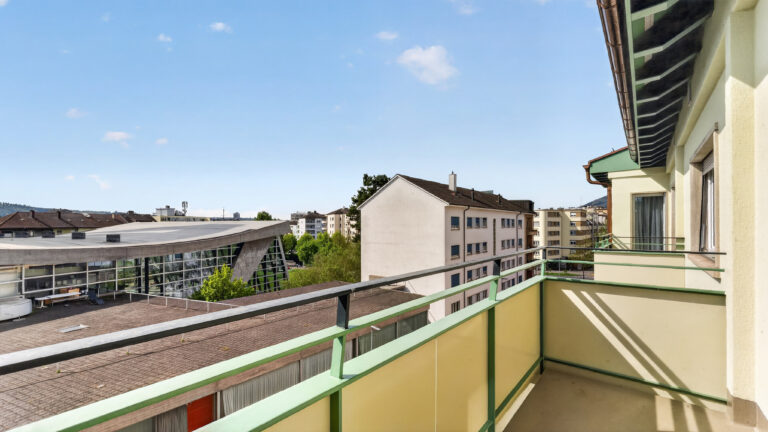 Serviced-apartment-biel-esplanade-balcony-43EP-02