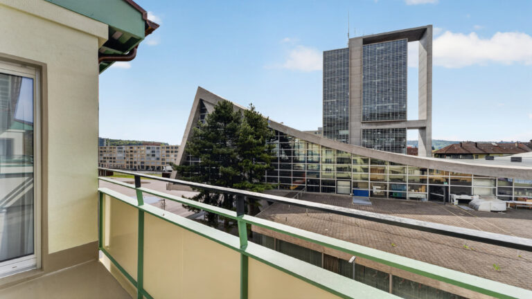 Serviced-apartment-biel-esplanade-balcony-44EP-01