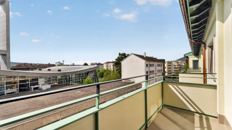 Serviced-apartment-biel-esplanade-balcony-44EP-02