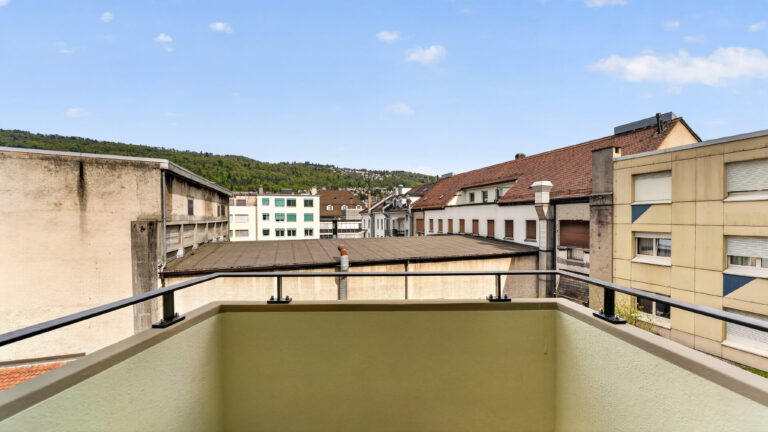 Serviced-apartment-biel-esplanade-balcony-45EP-01