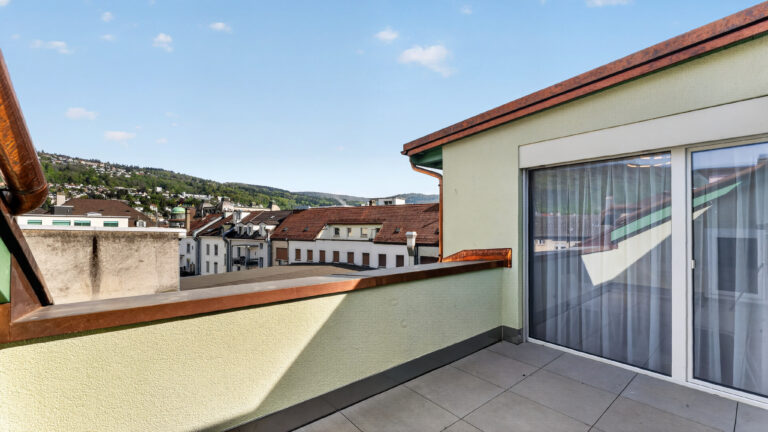 Serviced-apartment-biel-esplanade-balcony-51EP-01