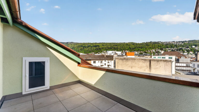 Serviced-apartment-biel-esplanade-balcony-51EP-02