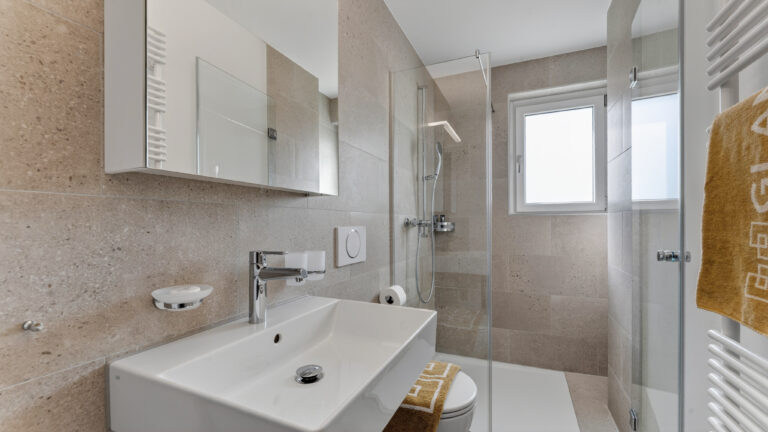 Serviced-apartment-biel-esplanade-bathroom-43EP-01