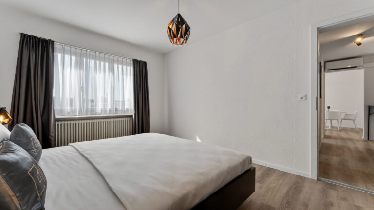Serviced-apartment-biel-esplanade-bedroom-43EP-03