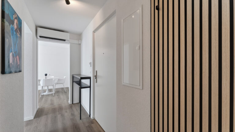 Serviced-apartment-biel-esplanade-entrance-hallway-43EP-01