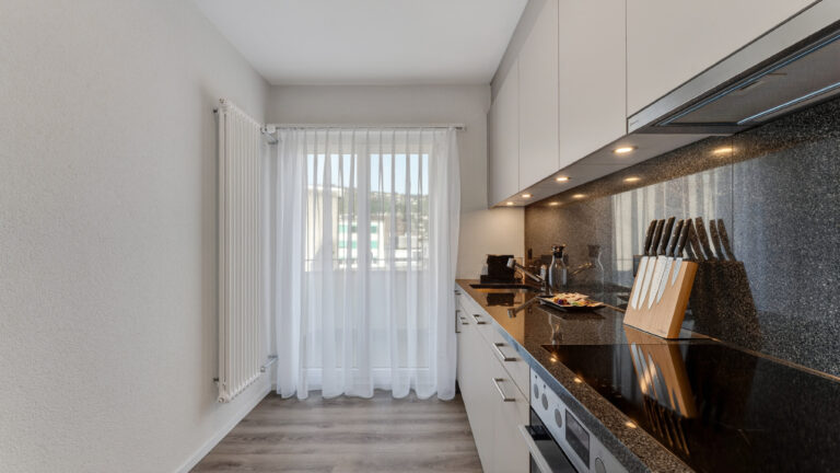 Serviced-apartment-biel-esplanade-kitchen-41EP-02