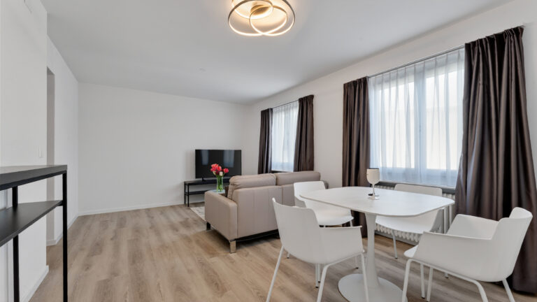 Serviced-apartment-biel-esplanade-living-room-41EP-02