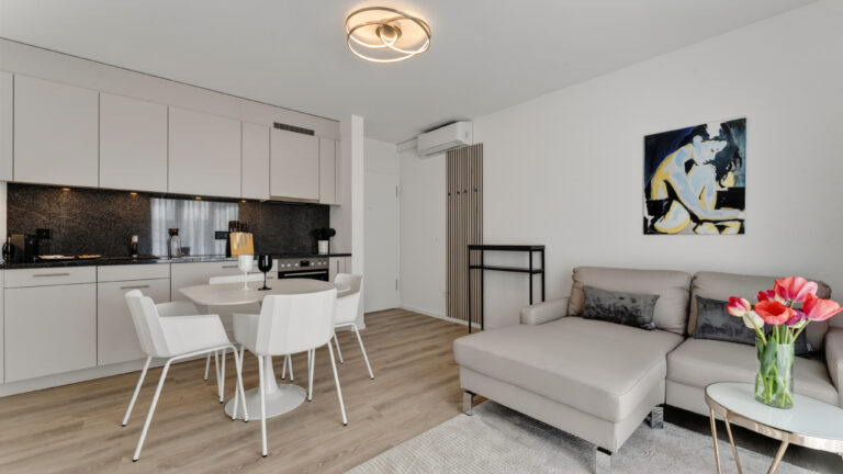 Serviced-apartment-biel-esplanade-living-room-42EP-02