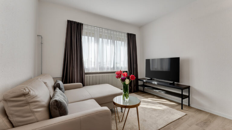 Serviced-apartment-biel-esplanade-living-room-43EP-02