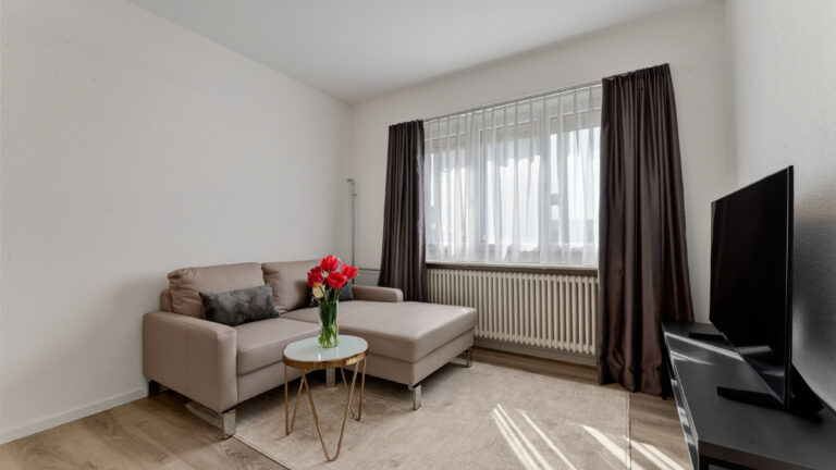 Serviced-apartment-biel-esplanade-living-room-43EP-03