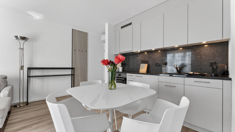 Serviced-apartment-biel-esplanade-living-room-44EP-02