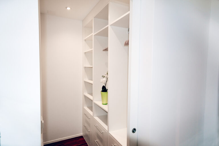 Serviced-apartment-bern-wabern-dressing-room-18W